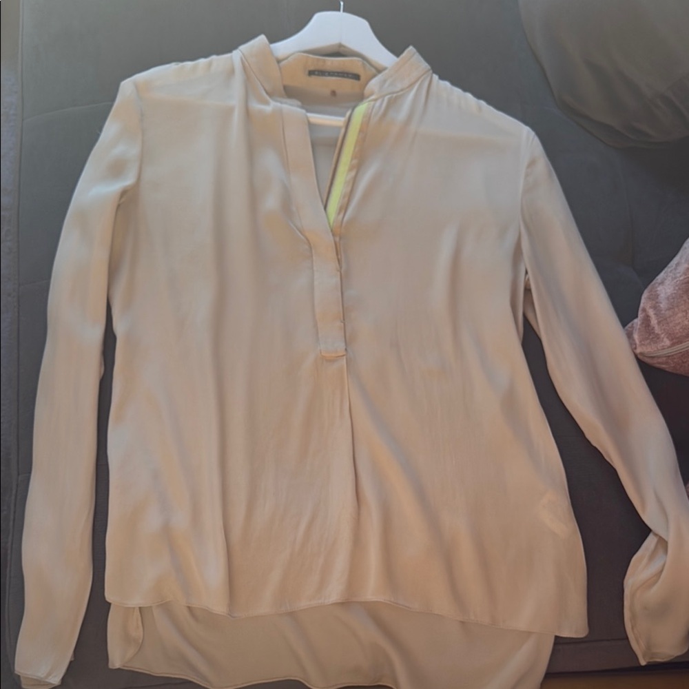 Elie Tahari Cream Buttoned Blouse with Relaxed Fit